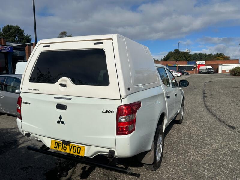 MITSUBISHI L200